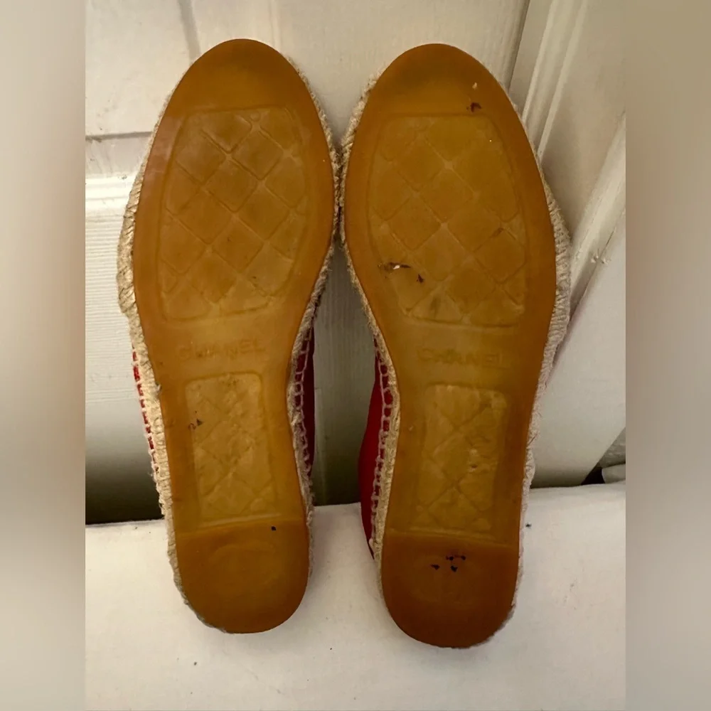 Authentic Chanel Red Lambskin Leather CC Logo Espadrille size 37,l